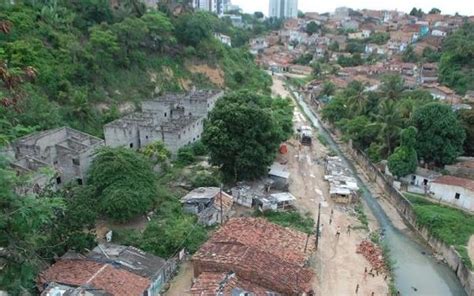 Pedreiro é baleado no Vale do Reginaldo