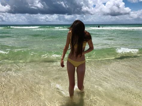 10 Hot Sexy Catherine McGrath Bikini Pics