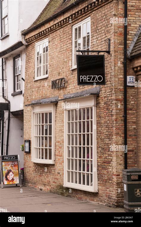 Prezzo Restaurant Hi Res Stock Photography And Images Alamy