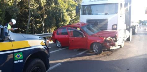 Acidente Entre Dois Caminh Es E Um Carro Deixa Uma V Tima Fatal Na Br