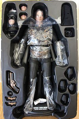 Hot Toys Batman Begins Batsuit Bruce Wayne Mib Sideshow Exclusive