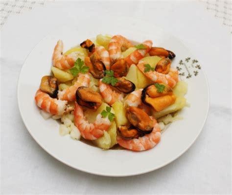 Ensalada De Patatas Langostinos Y Mejillones Olor A Hierbabuena