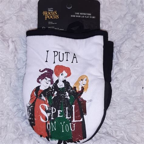 Disney Kitchen Disneys Hocus Pocus Pack Mini Oven Mitts Poshmark