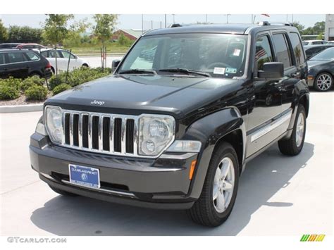 Brilliant Black Crystal Pearl Jeep Liberty Limited Photo