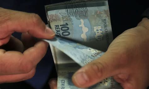 Quando cai a 2ª parcela do décimo terceiro salário Entenda as regras e