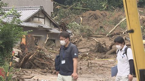 愛媛・松山城の城山土砂崩れ 現場では雨脚強まる時間も「3日間で道路上の土砂は撤去したい」土砂の撤去や道路の復旧作業続く（2024年7月15日