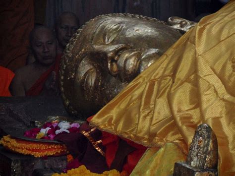 Buda Deitado No Templo Do Parinirvana Kushinagar Olhar Budista