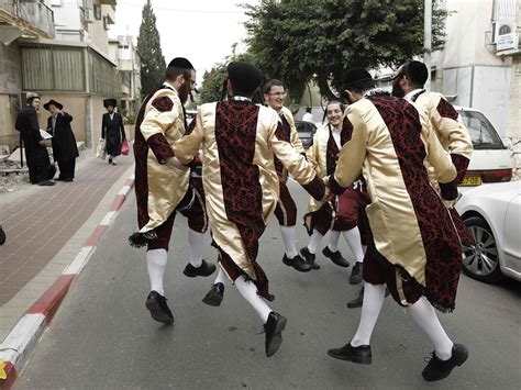 jews dancing at wedding 8