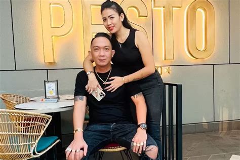 Sosok Kiki Ulandari Istri Pengusaha Viral Jhon Lbf Yang Dinikahi Dengan