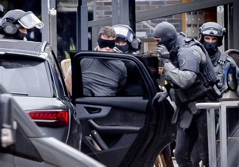 Dutch Hostage Gunman Arrested After ‘threatening To Detonate Bomb In Nightclub The Independent