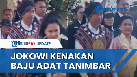 Penampakan Jokowi Yang Kenakan Pakaian Adat Tanimbar Maluku Saat Hadiri