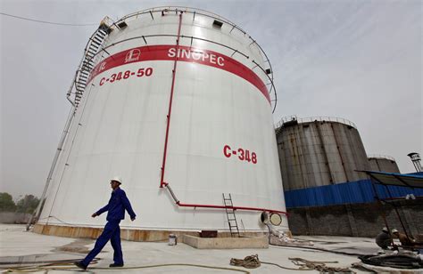 La China Sinopec Estudia Establecer Su Primera Refiner A En El