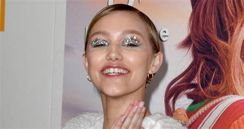 Grace Vanderwaal Wears Sparkly Eyeshadow To ‘stargirl’ Premiere Annacheska Brown Darby