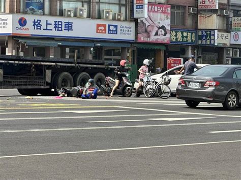 轎車涉肇逃 網友上粉專「我是小港人」接力追車助警逮人 社會 自由時報電子報