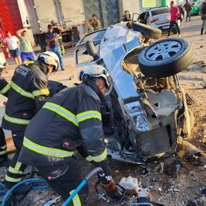 Acidente na Via Expressa entre três carros deixa três pessoas feridas