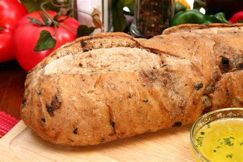 Het Brood Van Het Brood Van De Olijf In Keuken Stock Foto Image Of