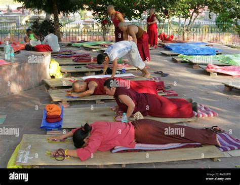 India Bodhgaya Buddhist Pilgrims Prostrate Around The Mahabodhi