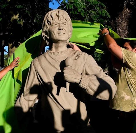 La Estatua Que Le Hicieron A Una Leyenda Del Rock Argentino Dur Menos