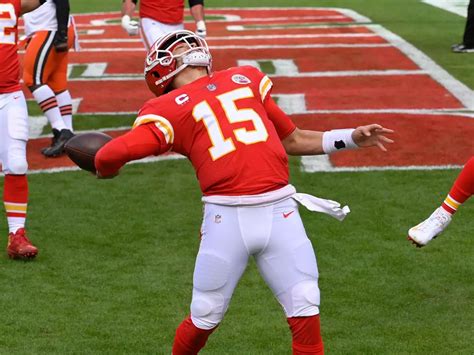 Patrick Mahomes celebrated a playoff touchdown by nearly throwing the ...