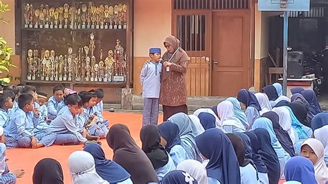 Membangun Karakter Siswa Dengan Pembiasaan Sholat Dhuha Di Sdn Pengasinan