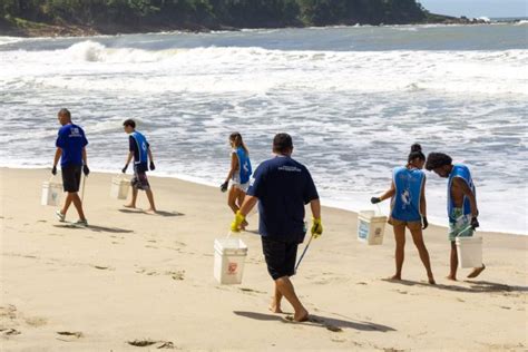 Semam Realiza A O De Limpeza Na Praia De Camburizinho Rota