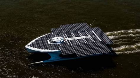 Maior Barco Movido A Energia Solar No Mundo Ancora Em Cidade Da Europa