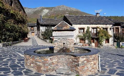 Valverde De Los Arroyos Arquitectura Negra En Guadalajara La Rioja