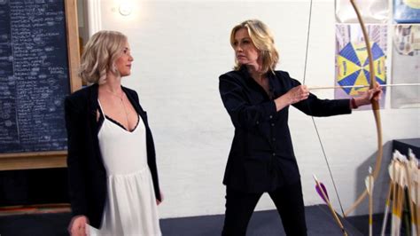 Video Jennifer Lawrence Gives Diane Sawyer An Archery Lesson Abc News