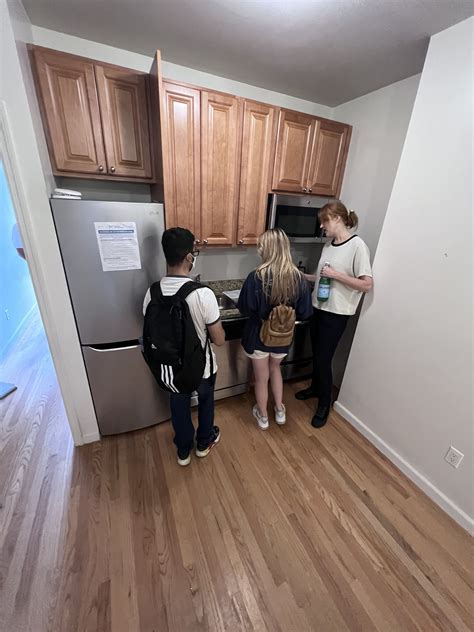 Crazy NYC rental market fuels lines to see tiny apartment