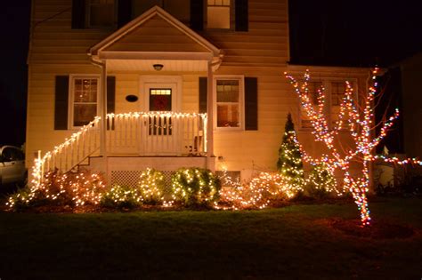 In the Little Yellow House: Outdoor Christmas Lights