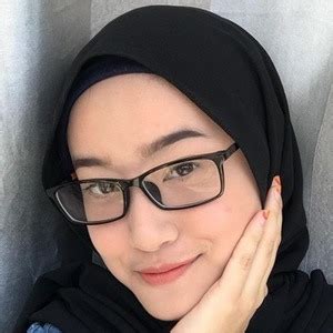 Hot Sexy Amy Randyaa Bikini Pics