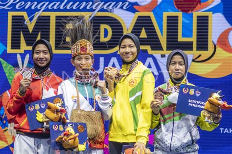 PERAIH MEDALI TAEKWONDO KYORUGI UNDER 53 KG PUTRI ANTARA Foto