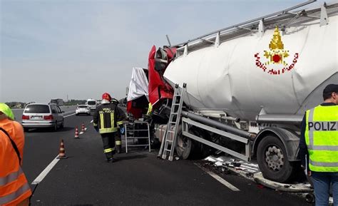 Incidente Mortale Sull A Morti A San Don Di Piave Furgone Contro