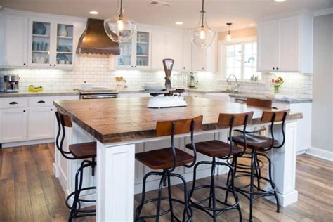 Modern Farmhouse Kitchens That Fuse Two Styles Perfectly