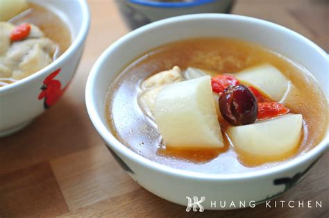 Chinese White Radish Soup 白萝卜汤 Huang Kitchen