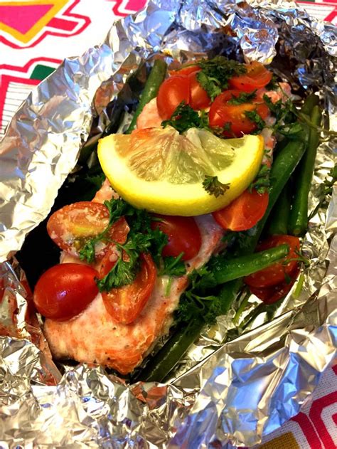 Garlic Salmon And Summer Vegetables In Foil Packets (Grilled Or Baked ...