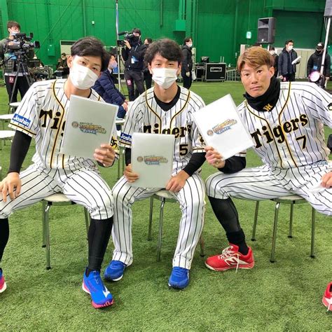 阪神タイガースさんのインスタグラム写真 阪神タイガースinstagram 「本日12時から「ファン感謝デー2020」をオンラインで開催！虎テレからぜひご覧ください！リハーサル中の糸井選手