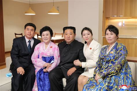 kim jong  gifts luxury home   koreas famous news presenter
