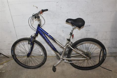 Trek Navigator 200 Hybrid Bike | Property Room