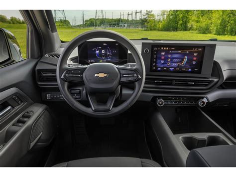 2025 Chevrolet Silverado EV: 54 Interior Photos | U.S. News