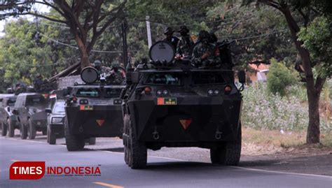 Bertempur di Alas Baluran, Pasukan TNI AD Bawa Tank Leopard hingga Anoa Pindad - TIMES Indonesia