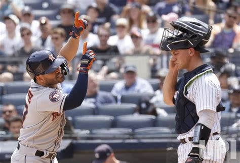 Photo Houston Astros Vs New York Yankees At Yankee Stadium