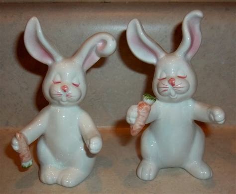 VINTAGE 1979 FITZ AND FLOYD BUNNY RABBIT SALT AND PEPPER SHAKERS