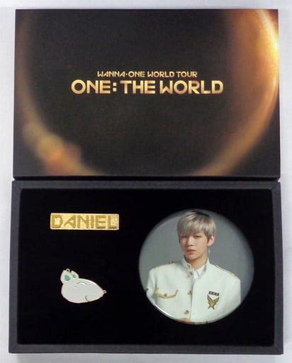 駿河屋 カン・ダニエル バッジ ピンボタンset 「wanna One World Tour One：the World」（バッジ・ピンズ）