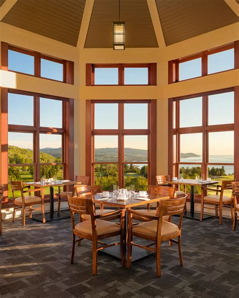 Restaurants & Bars in Charlevoix - Fairmont Le Manoir Richelieu