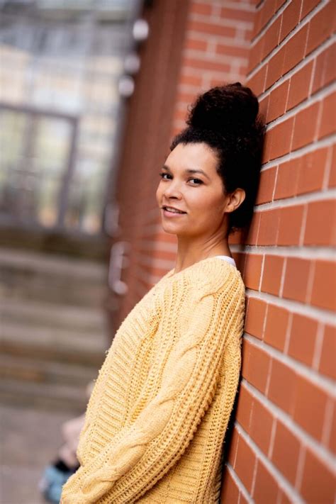 8 Hot Sexy Sandra Bourdonnec Bikini Pics