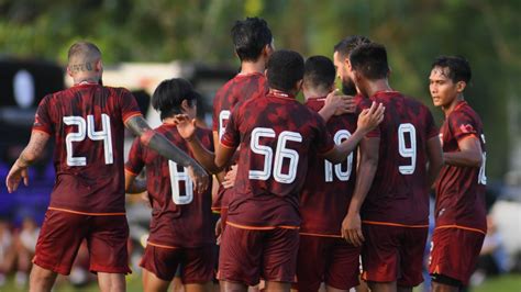 Borneo Fc Latihan Di Stadion Aji Imbut Markas Mitra Kukar