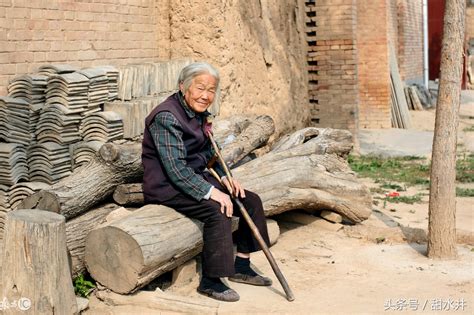 什么叫做留守老人 两个老人算留守老人吗 农村留守老人又叫啥 大山谷图库