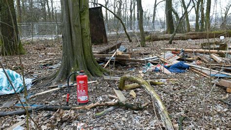 Aufräumen im Fechenheimer Wald in Frankfurt