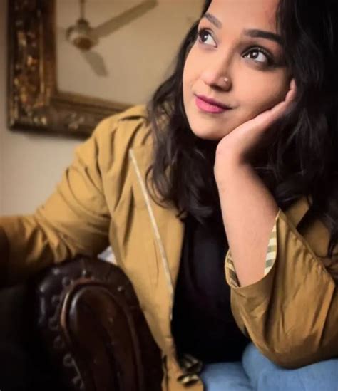 actress uroosa siddiquis  alluring pictures reviewitpk